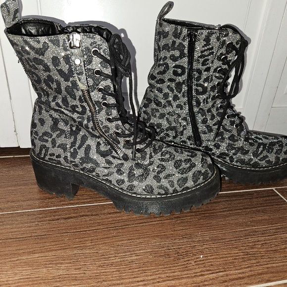 Silver glitter animal print black combat boots. Size 8.5 - Picture 4 of 7